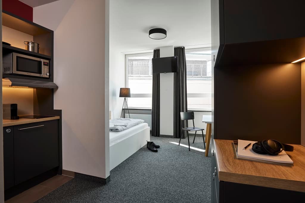 High quality furnished studio apartment photo 1