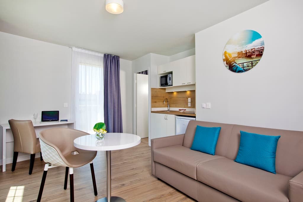 One bed ground floor apartment photo 1