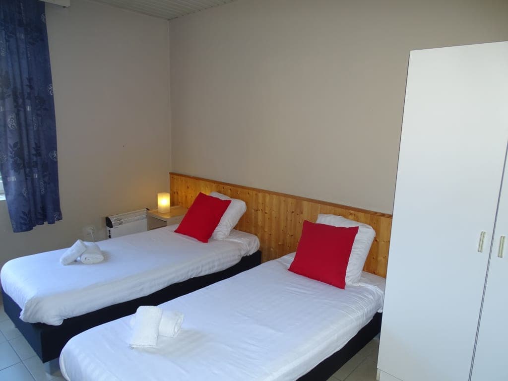 Budget Studio - Twin beds photo 1