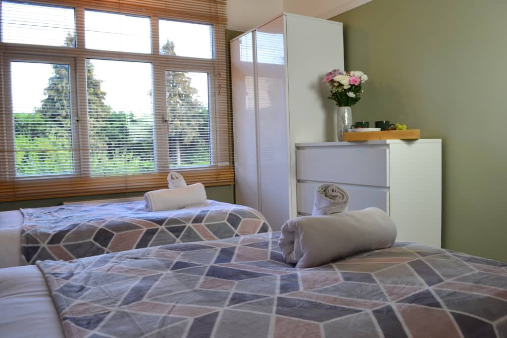 Cambridge Getaway 3 Bedroom House with FREE parking near A14/ airport photo 1