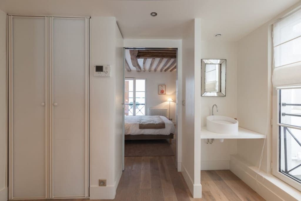 Charming 1 bedroom-apartment in the heart of St Germain des Prés photo 1