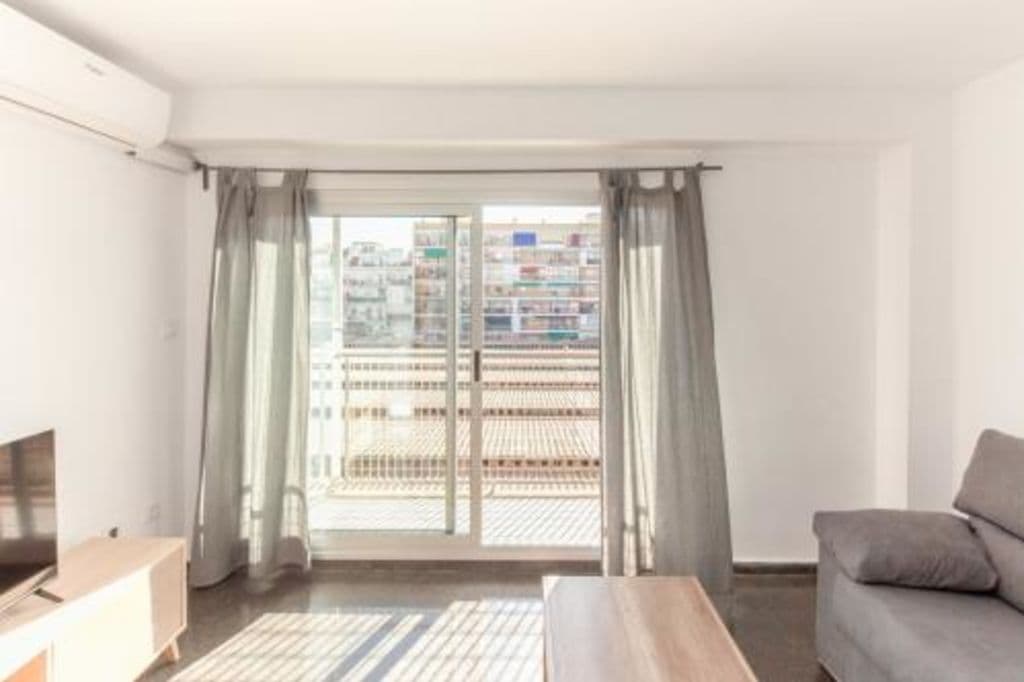 Noble small apartment on the 2nd floor with an elevator photo 1