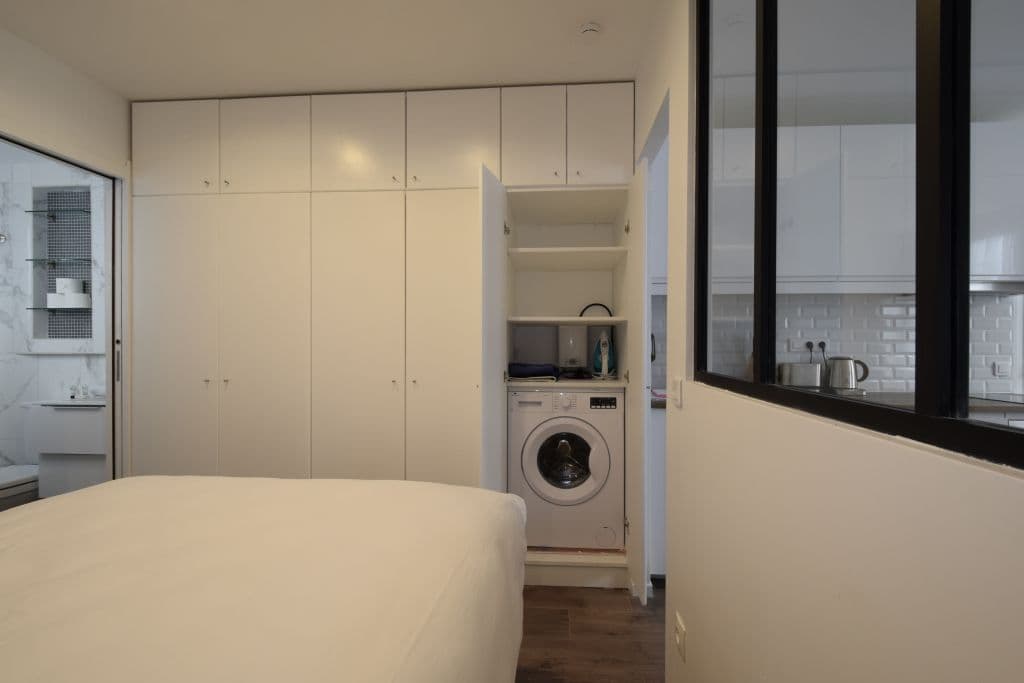 Stylish designer apartment including bathtub, terrace and lift photo 1