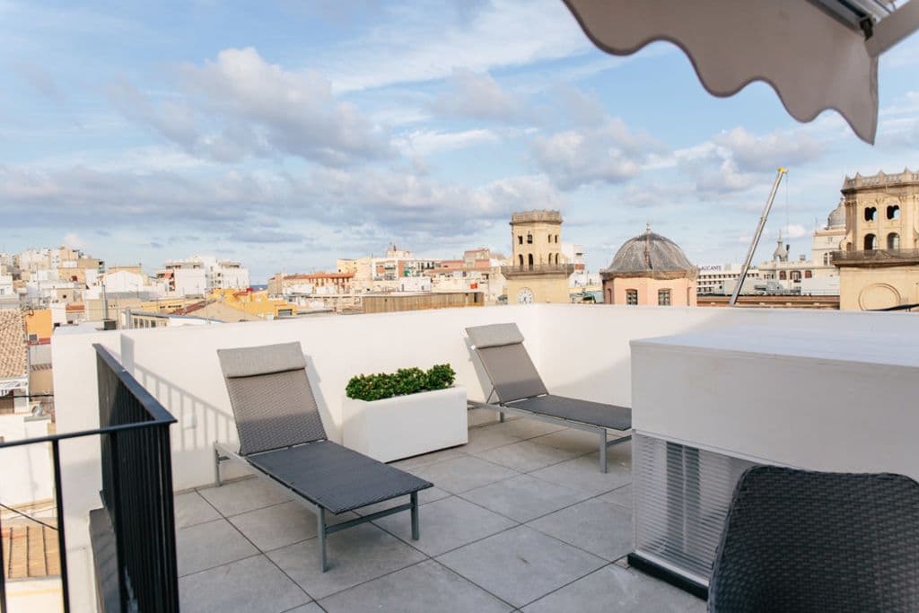 Bright apartment with private terrace in the heart of Alicante's Old Town photo 1