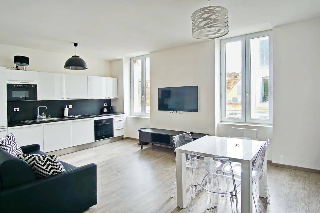 Cozy 2 room apartment refurbished - heart of Cannes - Croisette 1 min away photo 1