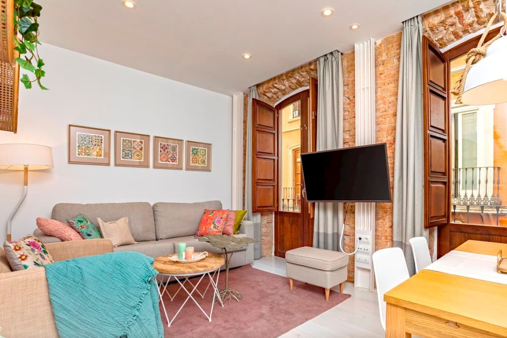 Lovely 2-bedroom apartment near the Cathedral. photo 1