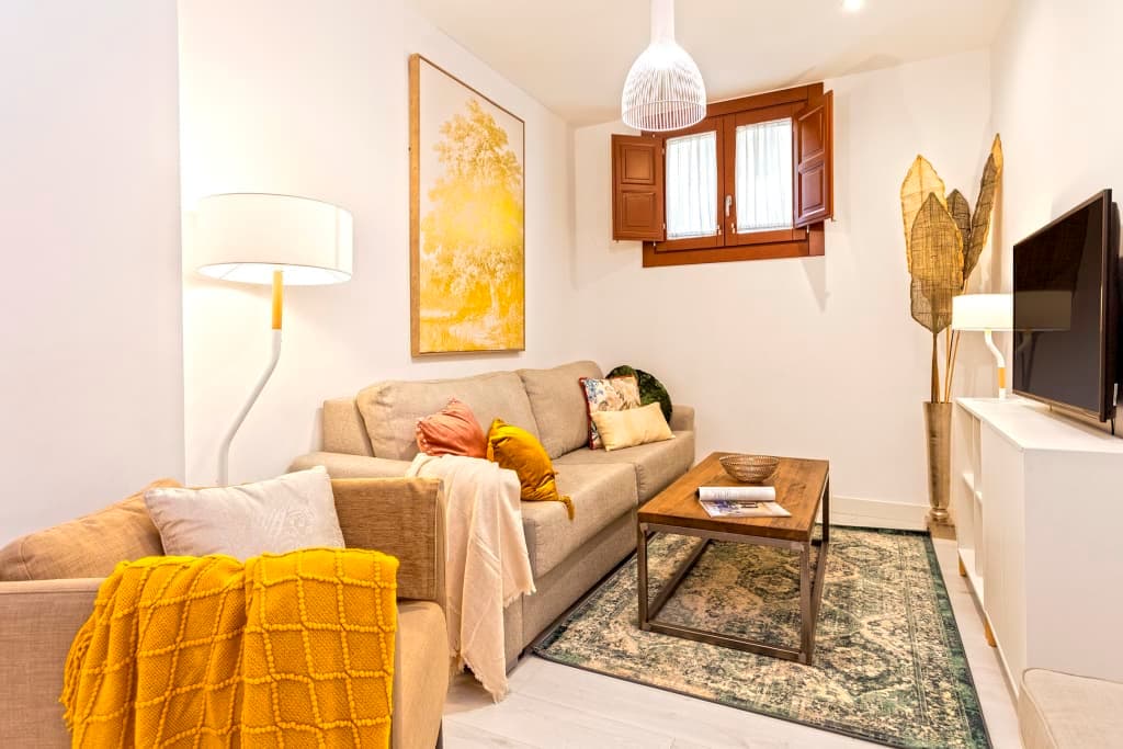 Charming two-bedroom apartment near Cathedral. photo 1