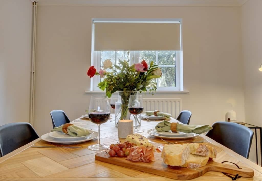 Lovely, spacious detached two bedroom house photo 1