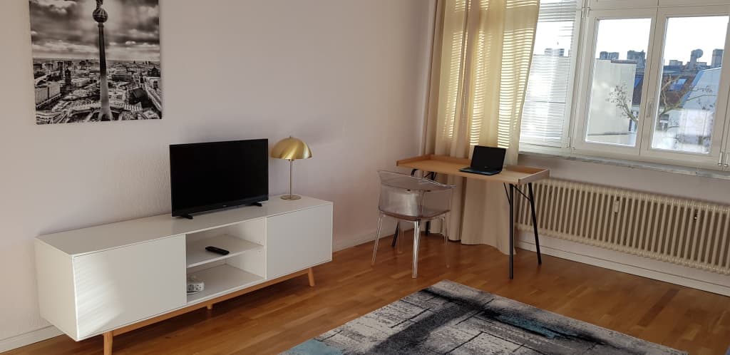 Sunny and spacious apartment, excellent location photo 1
