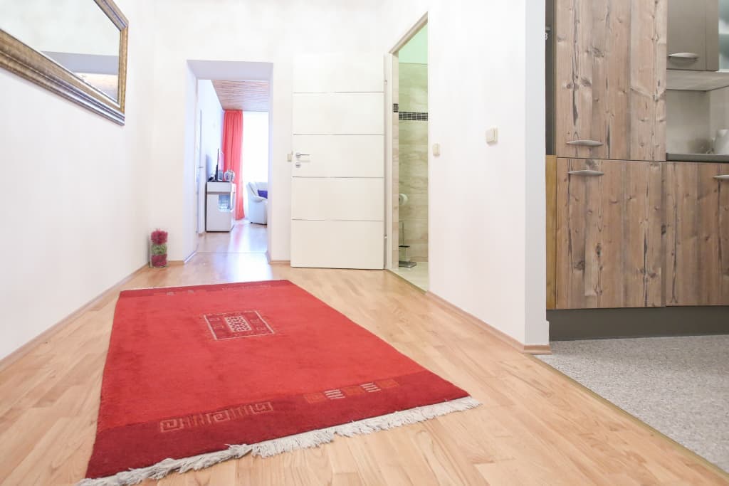 Beautiful modern central two-bedroom apartment photo 1