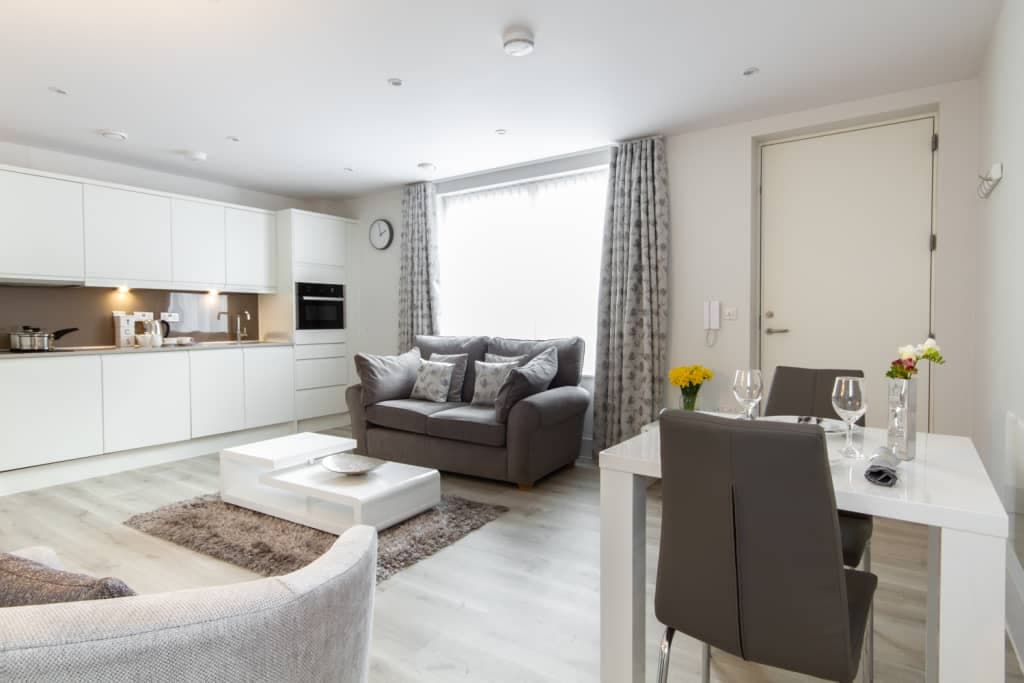Newly furnished one-bedroom flat photo 1