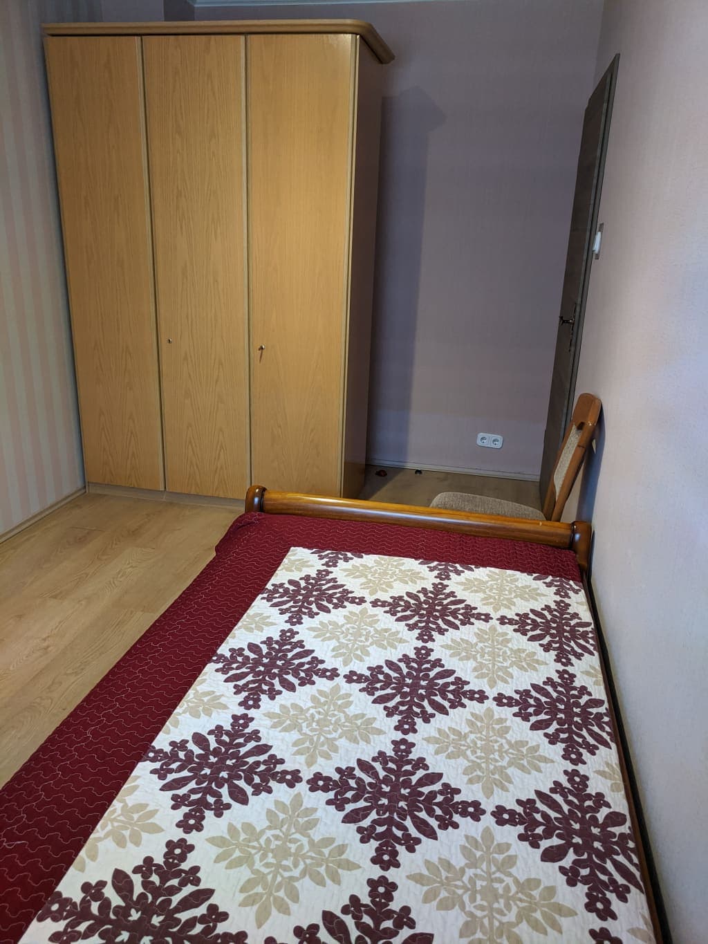 Comfortable 3 bedroom apartment in a quiet location parking for free on the street photo 1