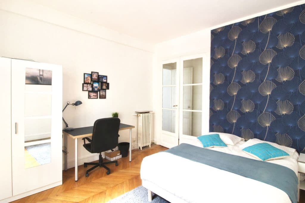 Spacious and bright room - 14m² - PA32 photo 1
