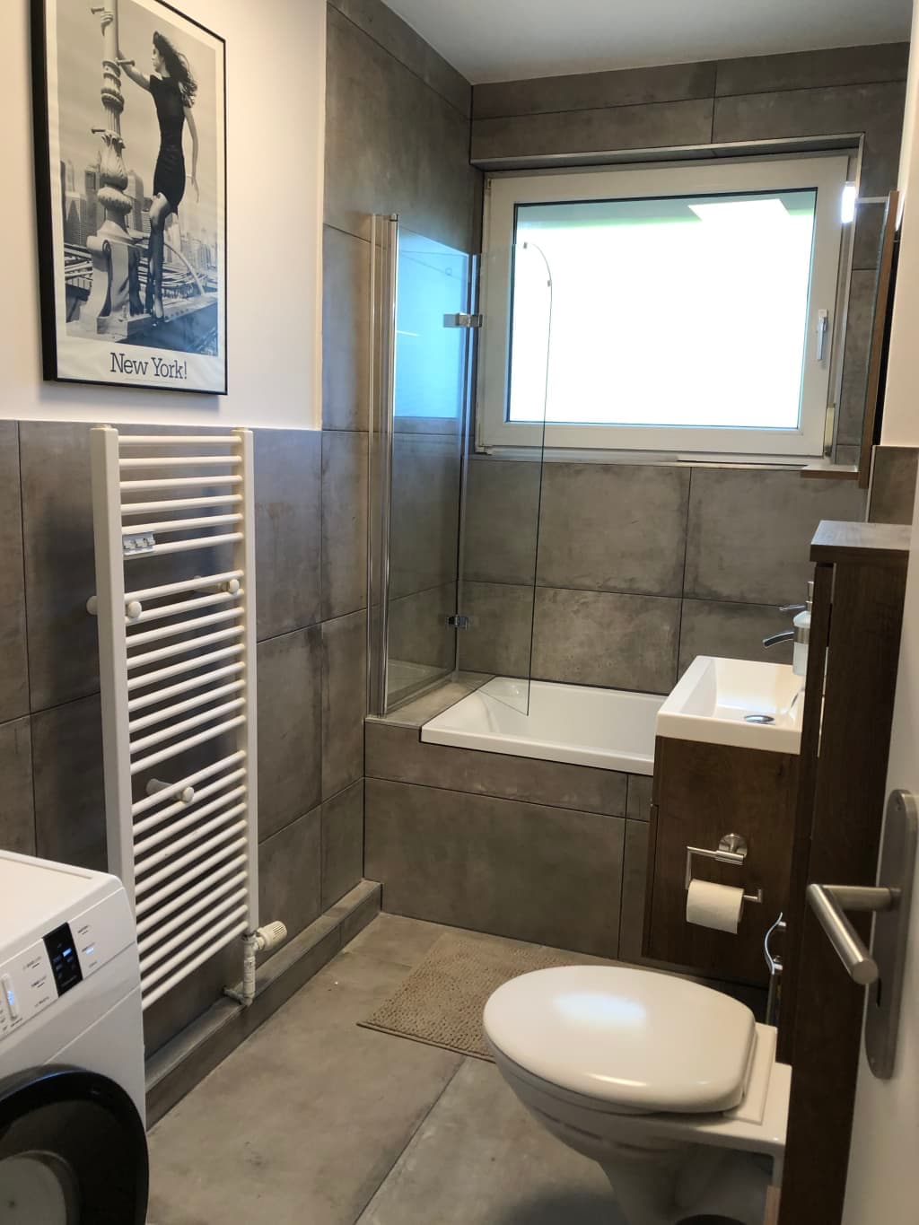 Neu renovierte helle großzügige Maisonette Wohnung in Vahr (Bremen) photo 1