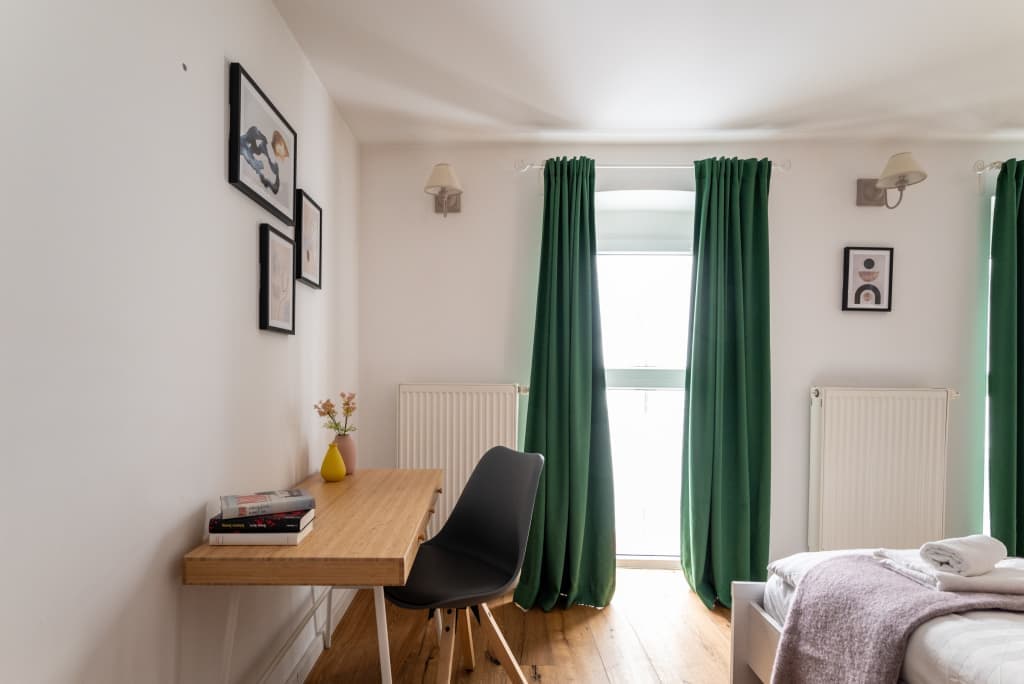 Wake up in a stylish 1BR duplex photo 1