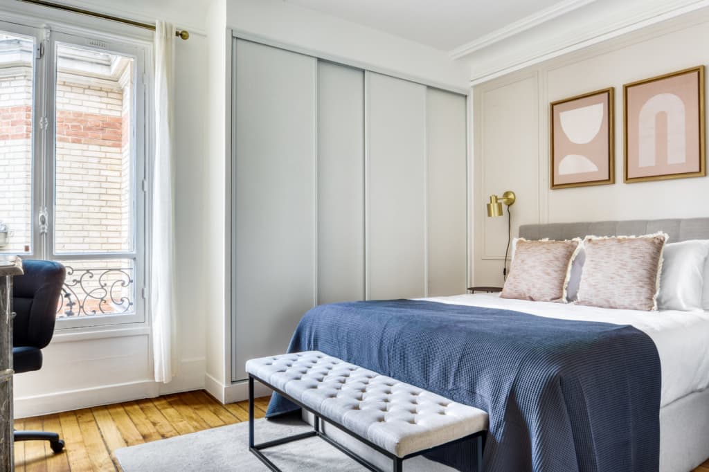 Champs Elysées 2BR w/ Conc nr Arc de Triomphe photo 1