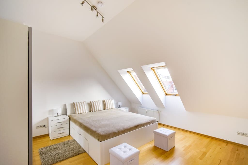 New, central, quiet: light-flooded top floor near Helmholtzplatz photo 1