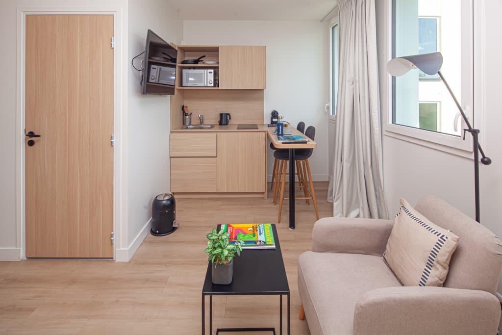Furnished studio with balcony, services, rooftop, garden, gym, home cinema - new coliving residence photo 1