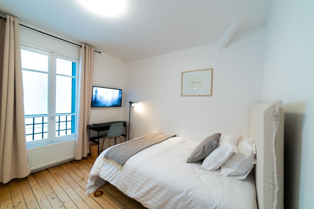 Large coliving room in a private mansion with services in the heart of Paris photo 1