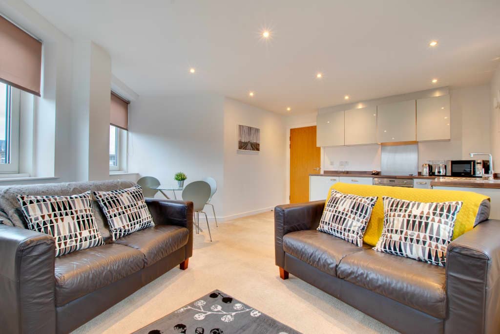 2 bed Newcastle city centre apartment photo 1