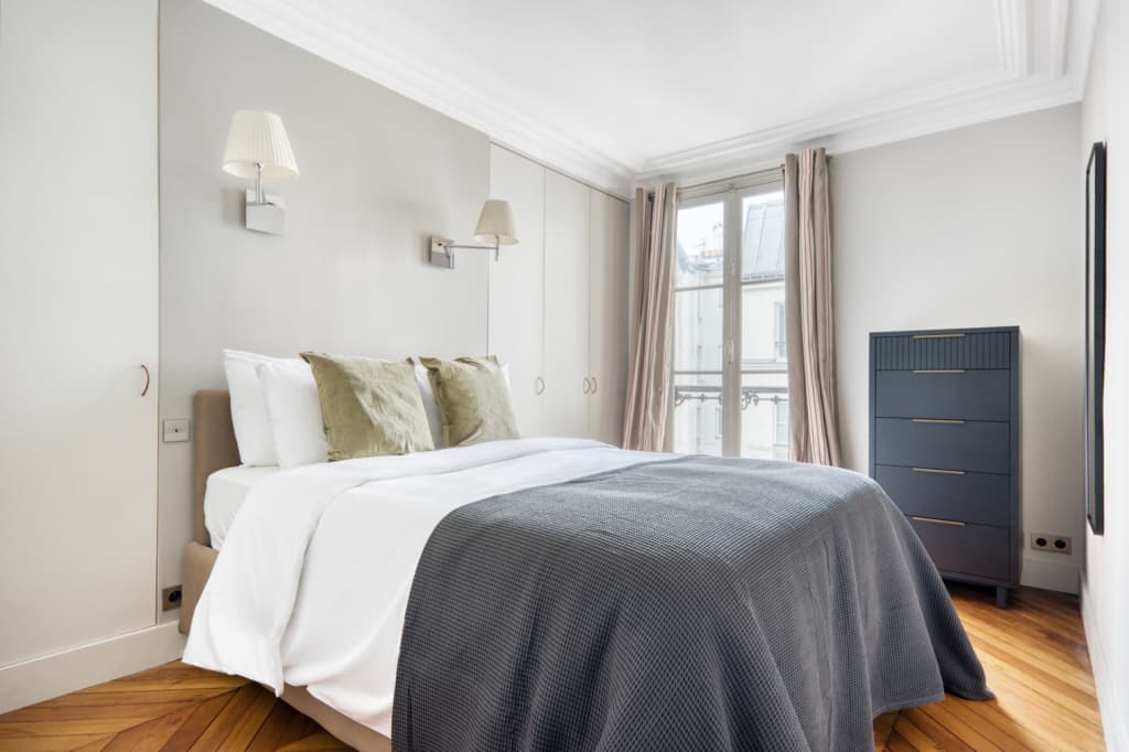 Notre Dame de Lorette 2br w/ door code, nr Pigalle photo 1