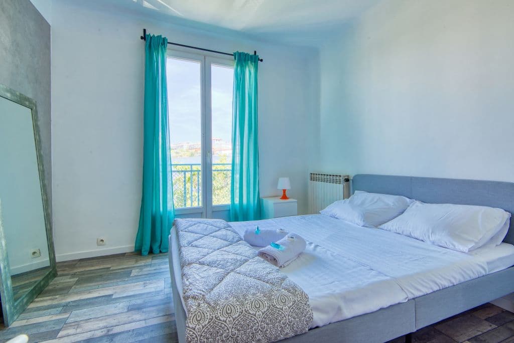 Room N° 4 with balcony in a 103m² apartment 1/2 hour from Gare St-Charles photo 1