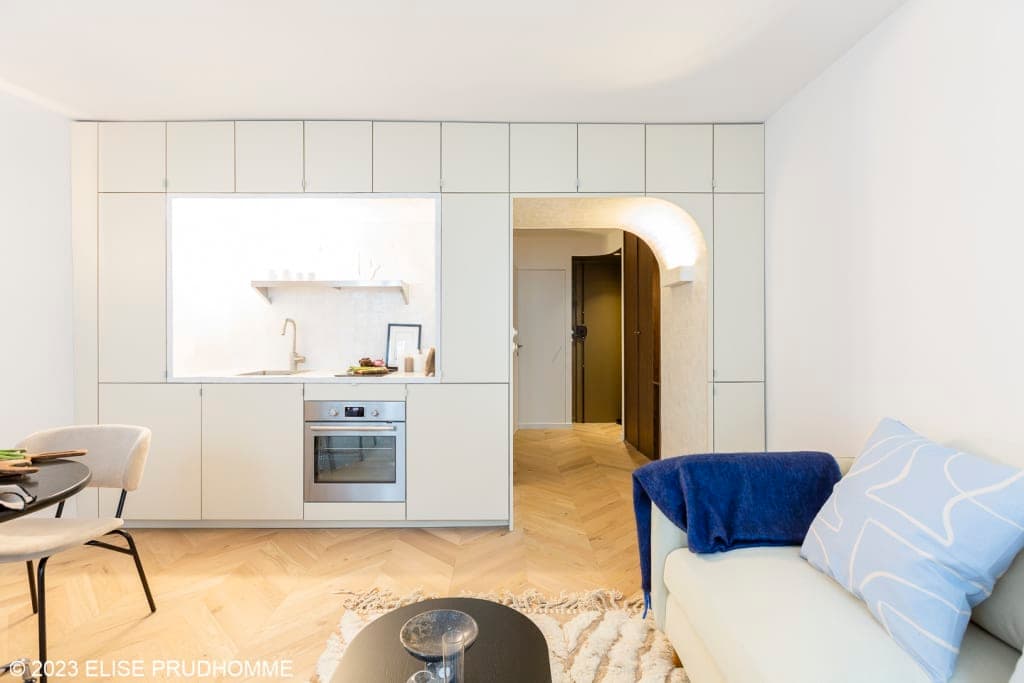 Large furnished studio in the heart of the St Paul district in the Marais photo 1