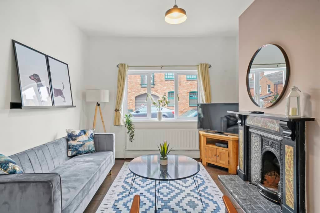 Central House - Free Parking + Pool Table + Wifi photo 1
