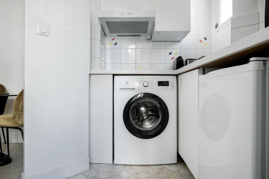 Ternes 1br w/ elevator & concierge, nr market photo 1
