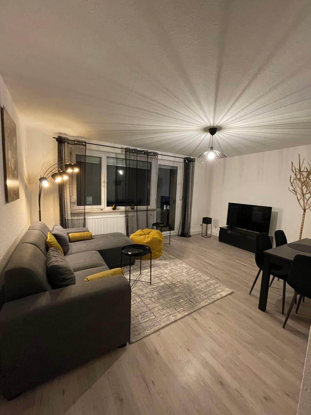 Newly renovated and modern furnished two bedroom apartment in central location photo 1