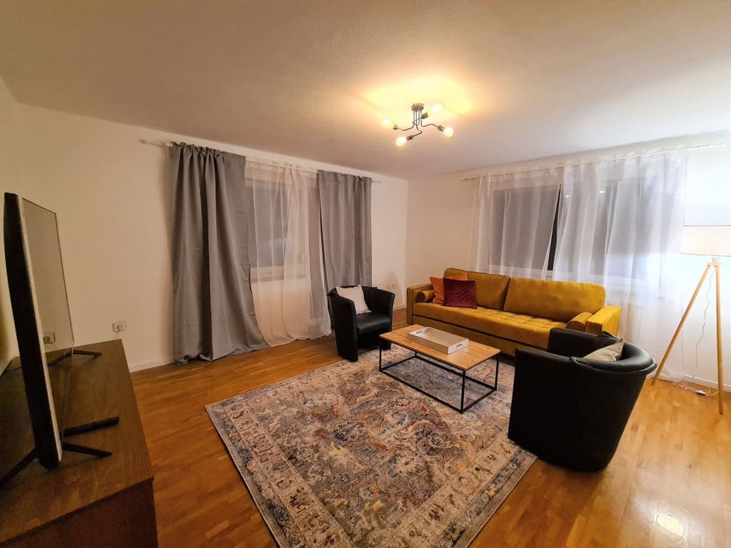 Fully furnished and newly renovated 3 bedroom APT photo 1