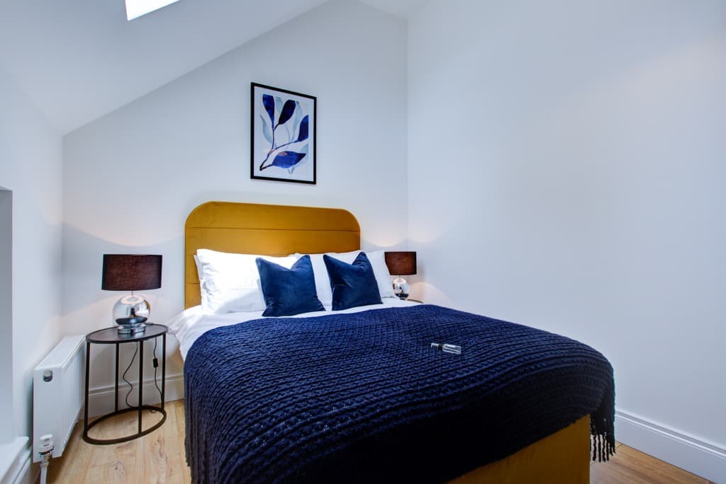 Three bedroom apartments in New Malden photo 1