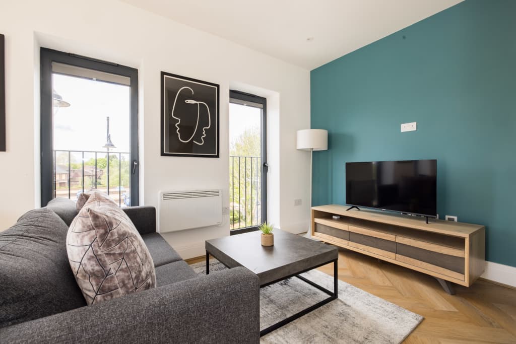 Modern 2 Bed New Build in Central Staines photo 1