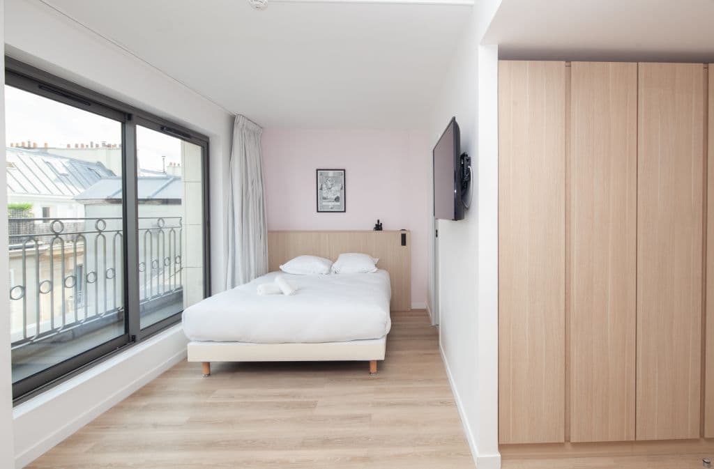Top floor suite with Champs Elysées balcony photo 1