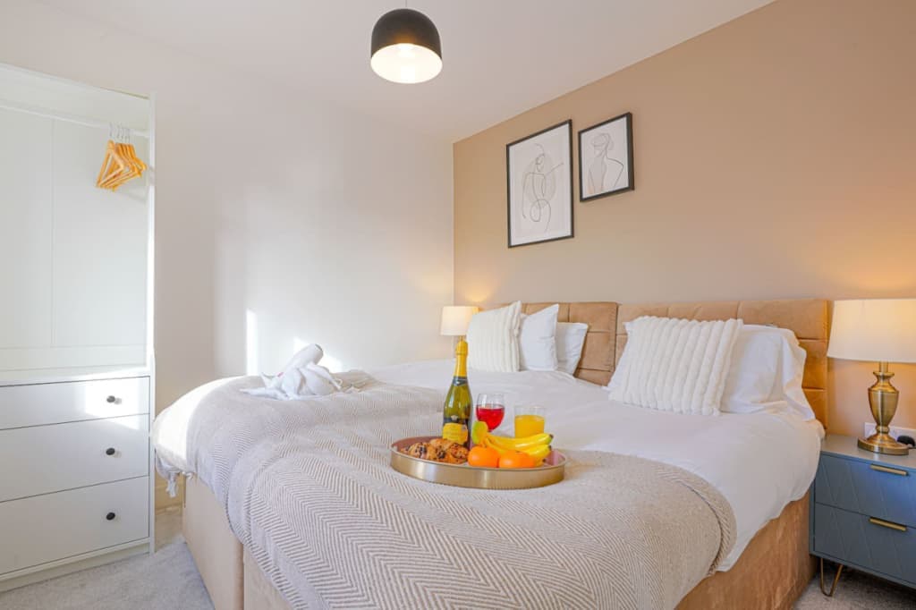 Charming 5 BD 3.5 Bathroom - Sleeps 10 - Driveway Parking, Fast Wifi, SmartTVs with SkyTV, Xbox and Netflix photo 1