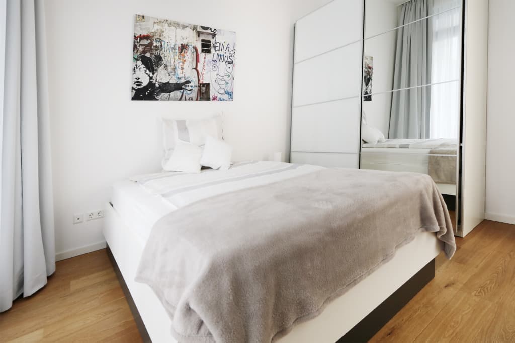 925 | Sunny ground floor apartment with spacious terrace in Central Mitte photo 1