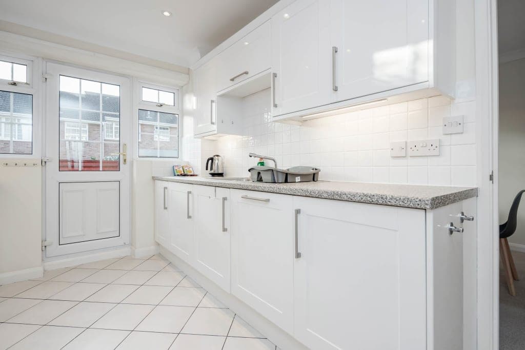Charming 3 Bed house Family and Long-stay Discount photo 1