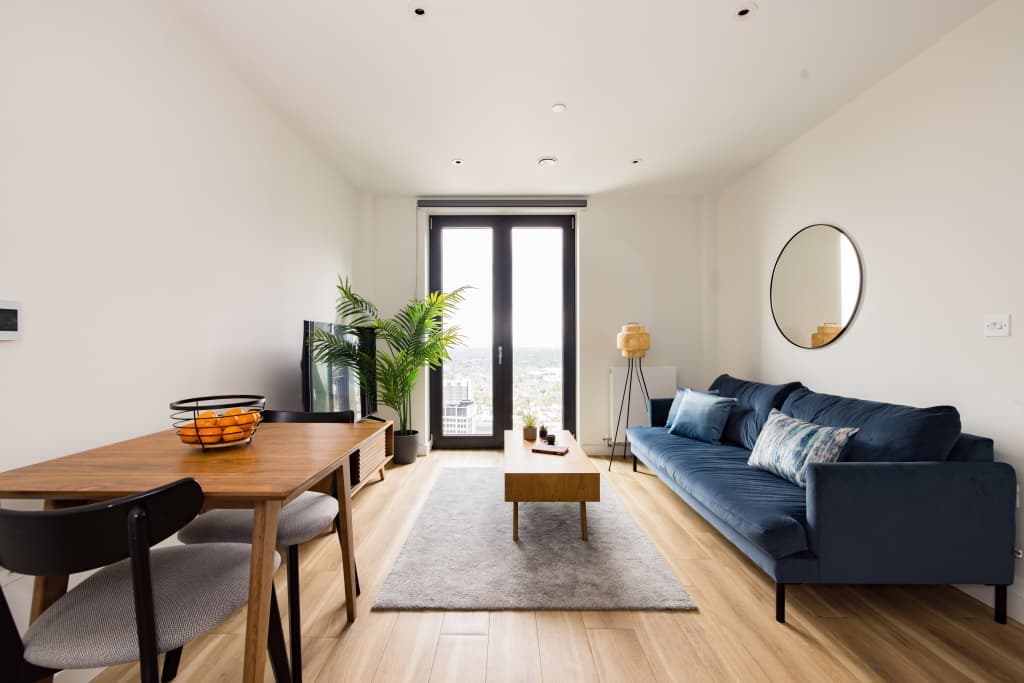 Centrally Located - 1 Bed apartment with City Views. photo 1