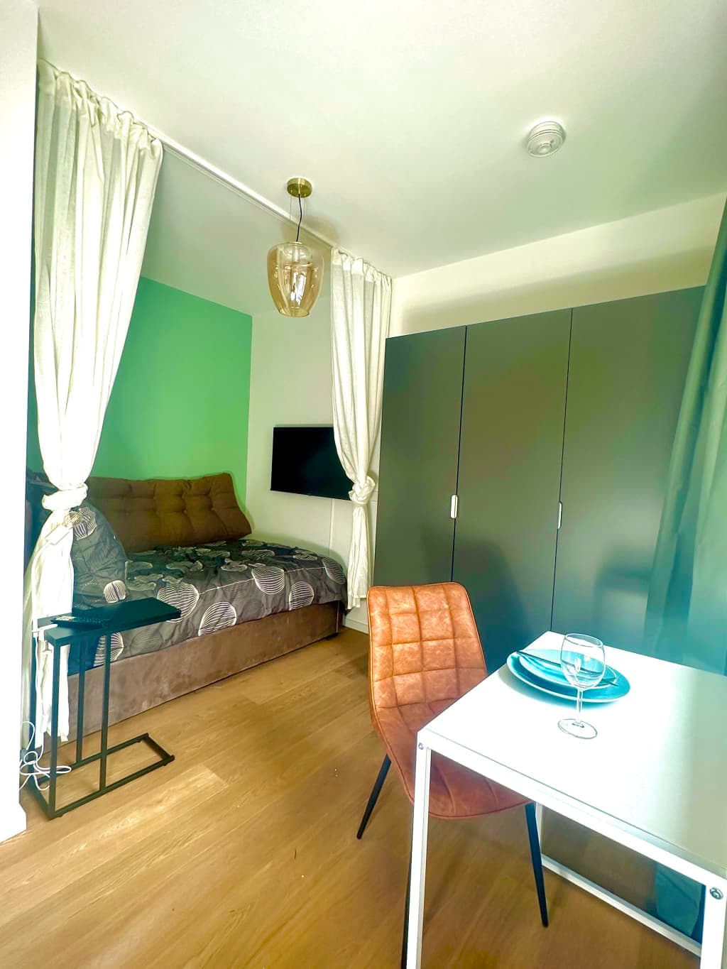 Compact and cool 1-room apartment in Berlin's hotspot photo 1