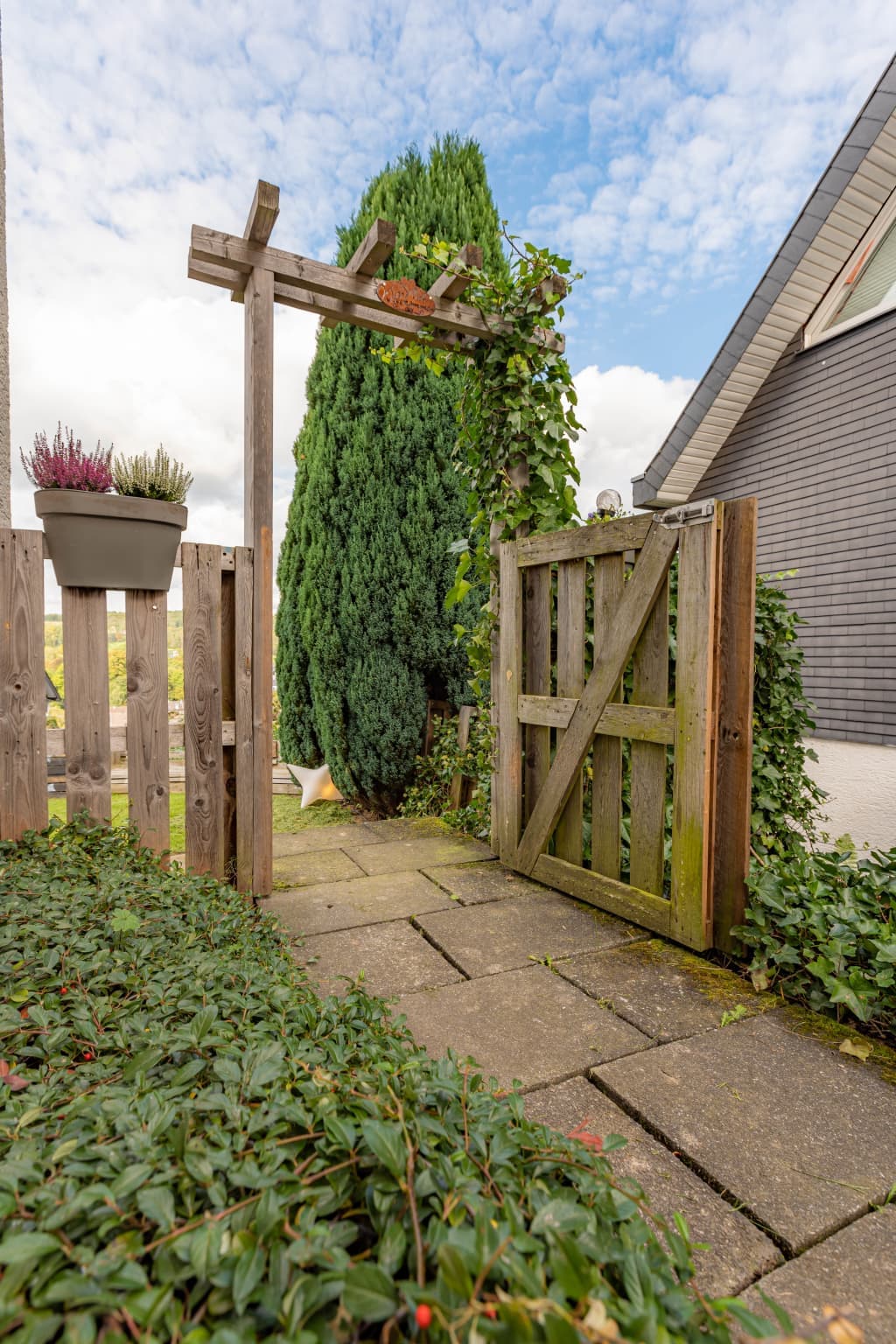 Garden apartment with panoramic views photo 1