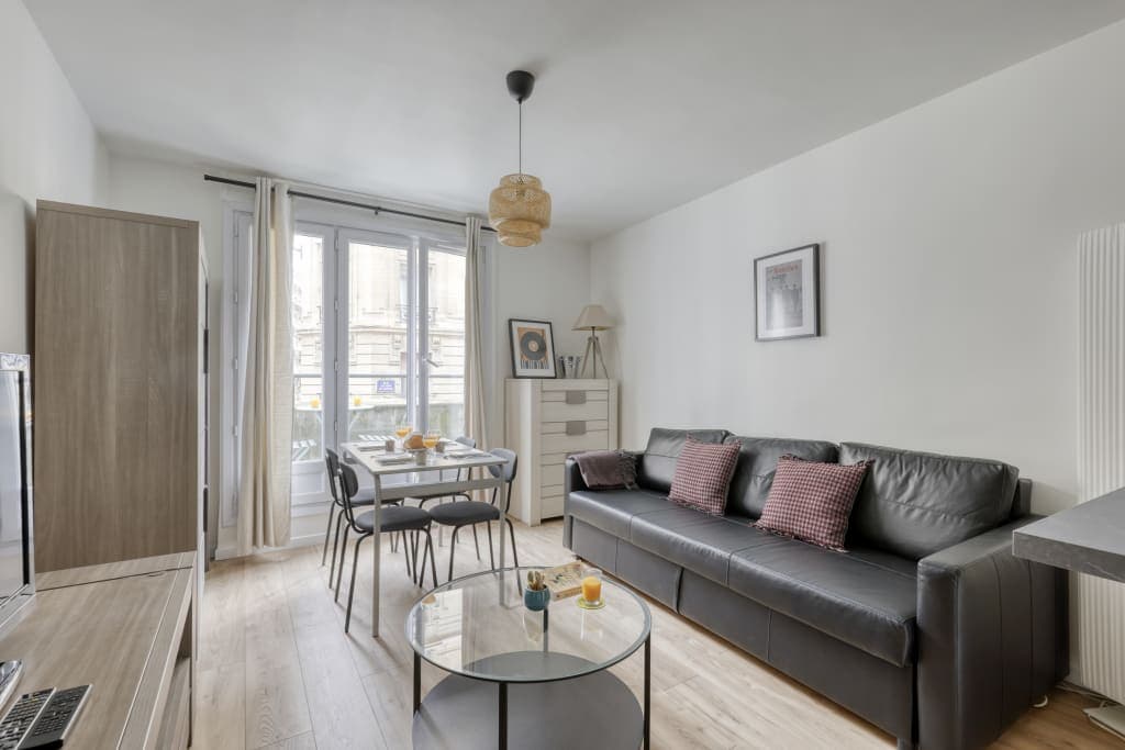 Splendid 2bdr flat with balcony in the 15th photo 1