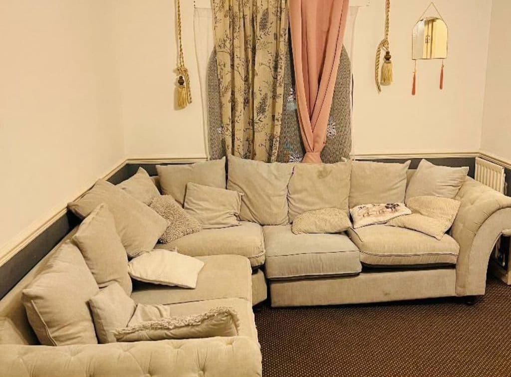 Bull, 3 bed House, Free Parking, Garden, Grays photo 1