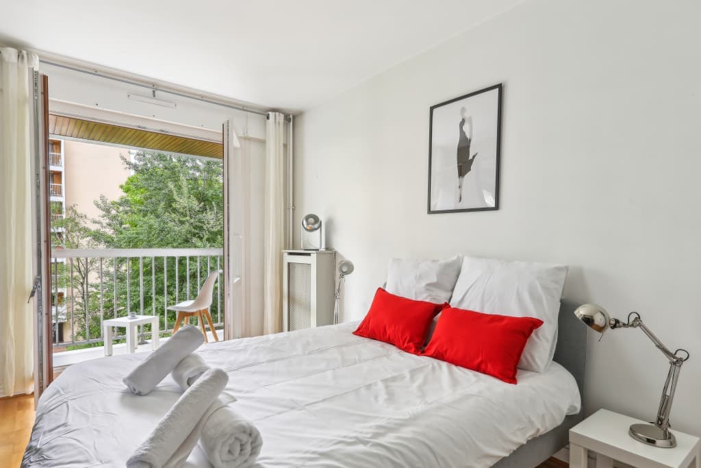 Spacious Apartment with Balcony -11th- Mobility lease photo 1