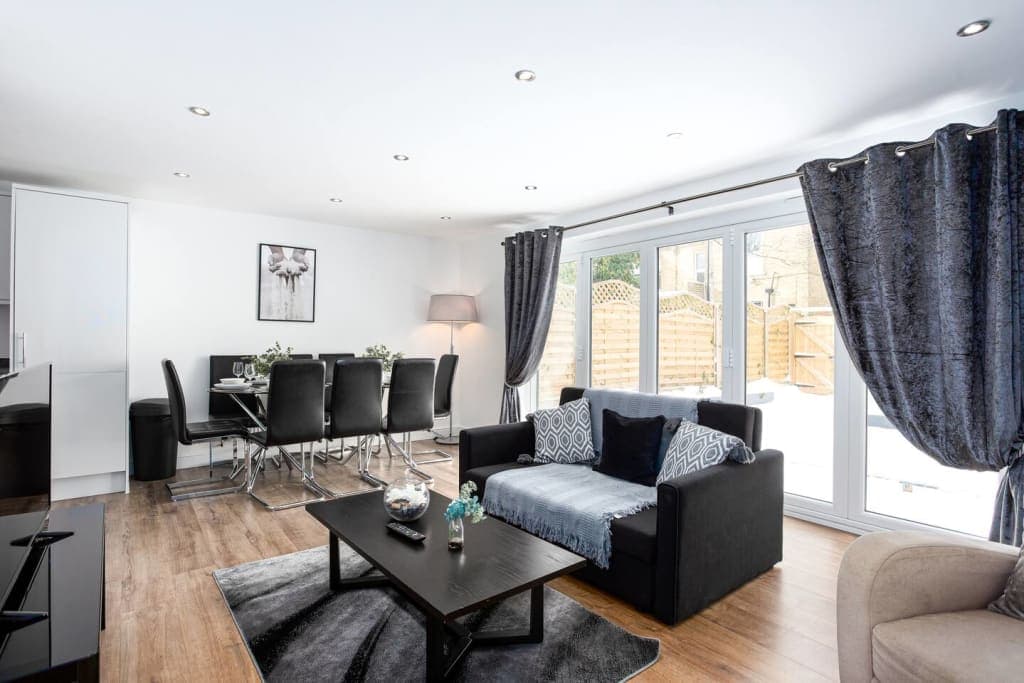 House of 460 m2 in coliving in Marseille - 14 bedrooms - Near T2 & M1 photo 1