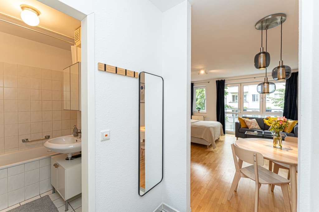 New spacious, charming studio in Mitte (Berlin) with balcony and concierge photo 1