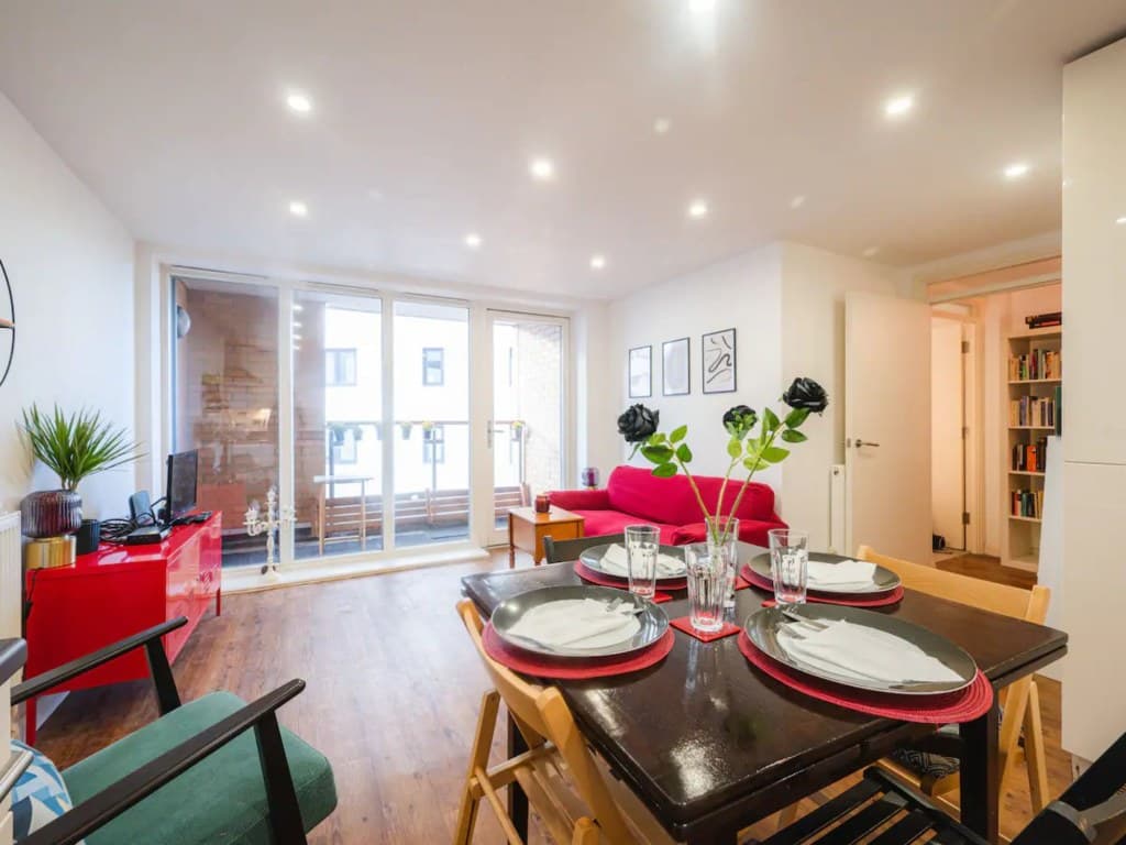 Modern 2-Bed Apartment with Private Balcony, Near Dalston Junction Station - Ideal Urban Retreat! photo 1