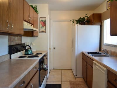 *Beautiful/Spacious 3bedroom house* photo 1