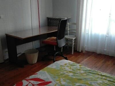 Quiet room in family friendly photo 1
