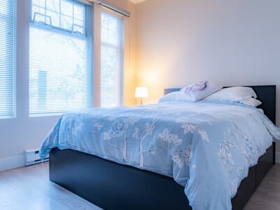 Bright Spacious 2bdrm 2bthrm Home photo 1