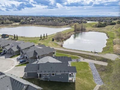 Quiet lake community photo 1